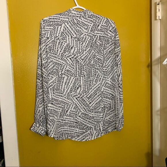 CAbi Top Collar Long Sleeves Black White Button Up Blouse Size Small - Picture 2 of 3